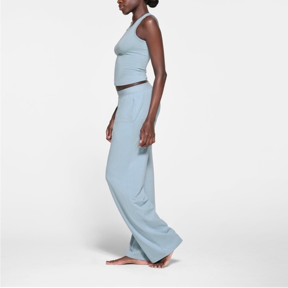 SKIMS Loose Boyfriend Pant NWT XS NEW DENIM BLUE NEW - Picture 3 of 6